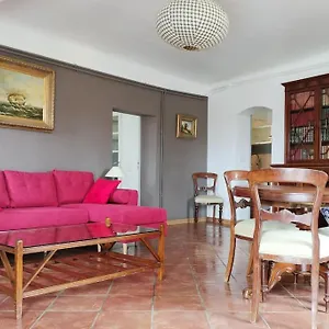 https://superbe-t3-avec-terrasse-en-plein-cur-du-centre-historique.aixenprovencehotels.org